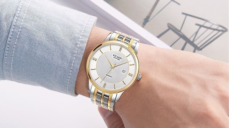 Đồng hồ mang vẻ ngo&agrave;i cổ điển, mạnh mẽ